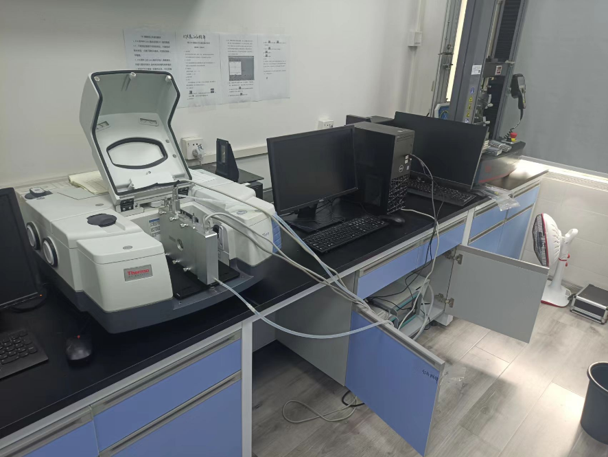 拉伸冷热台与Thermo Fisher Nicolet™ iS50 FTIR 光谱仪傅里叶变换红外光谱仪联用案例现场